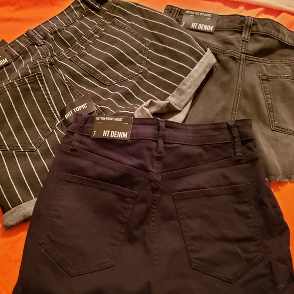 Women Chorts - Picture 16 of 16